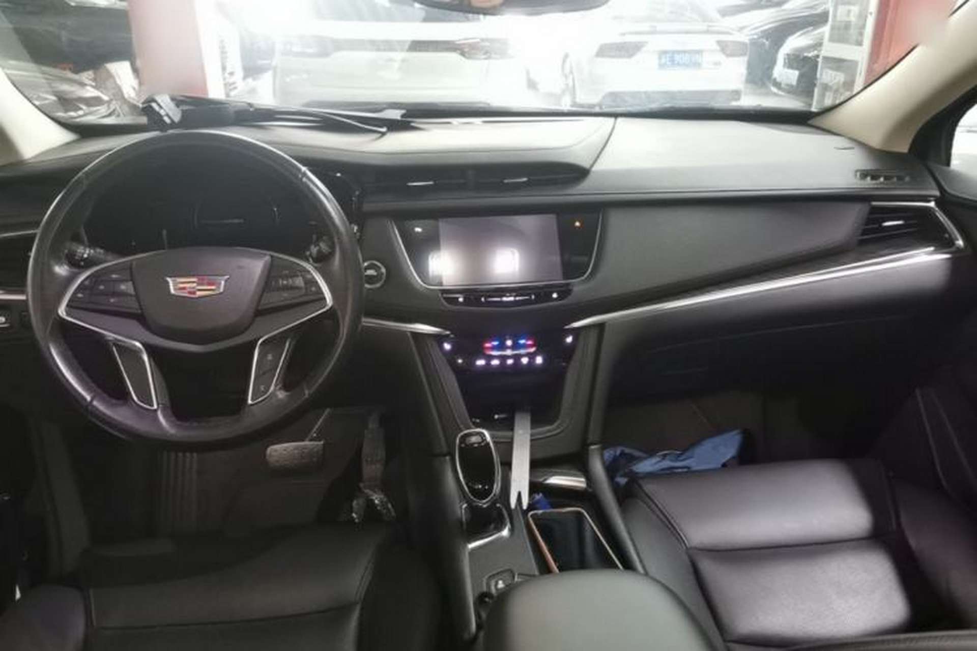 Used Cadillac XT5 2016 25T Luxury Model Center Console