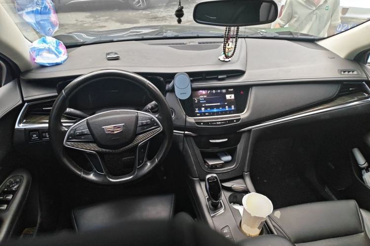 Used Cadillac XT5 2016 28T Four-Wheel Drive Luxury Model Center Console