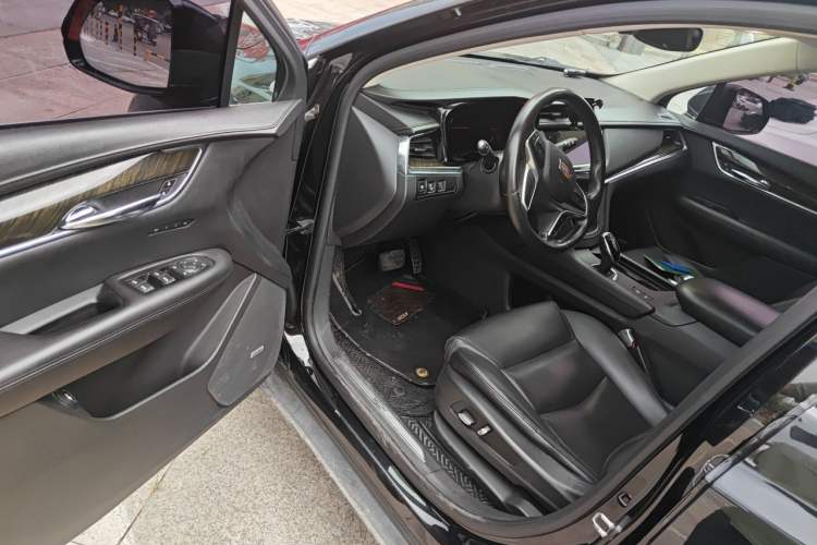 Used Cadillac XT5 2016 25T Luxury Model Driver Seat