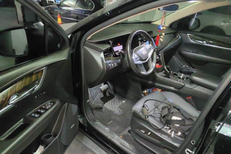 Used Cadillac XT5 2016 25T Luxury Model Driver Seat