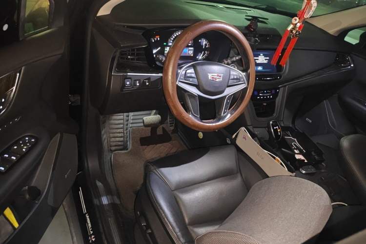 Used Cadillac XT5 2016 25T Luxury Model Driver Seat