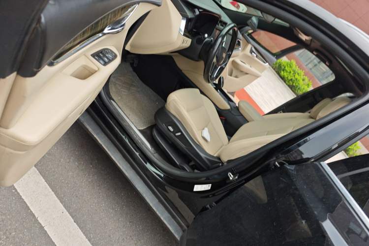 Used Cadillac XT5 2016 25T Tech Edition Driver Seat
