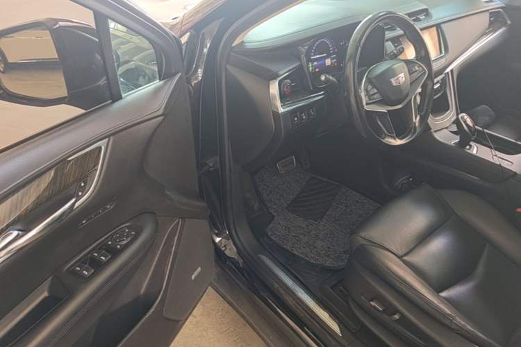 Used Cadillac XT5 2016 25T Luxury Model Driver Seat