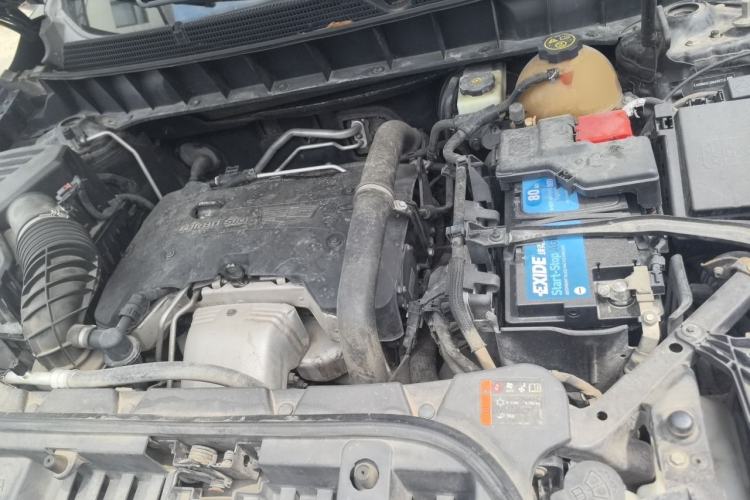 Used Cadillac XT5 2016 28T Four-Wheel Drive Tech Version Engine Bay