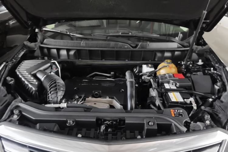 Used Cadillac XT5 2016 25T Luxury Model Engine Bay