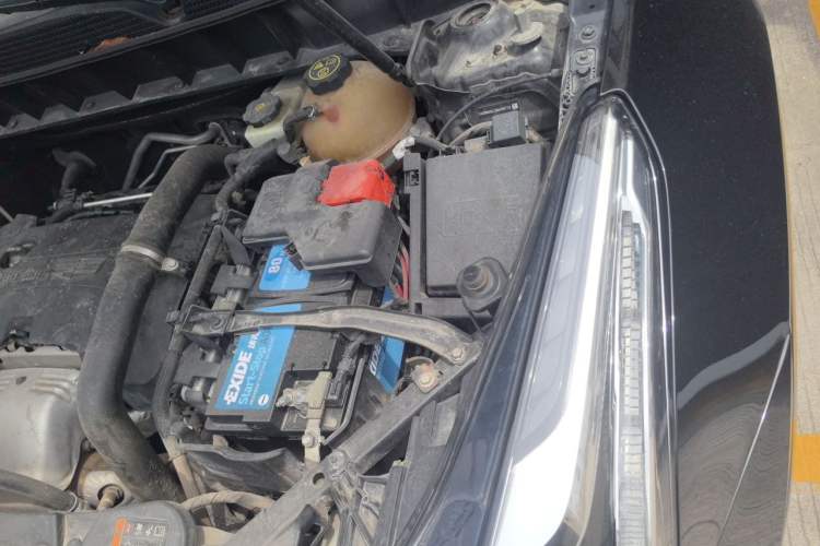 Used Cadillac XT5 2016 28T Four-Wheel Drive Tech Version Engine Bay Left