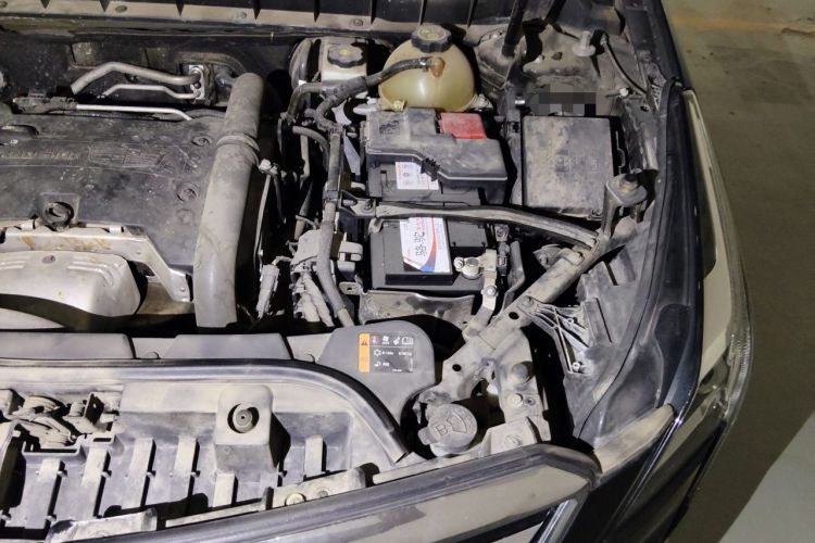 Used Cadillac XT5 2016 25T Luxury Model Engine Bay Left