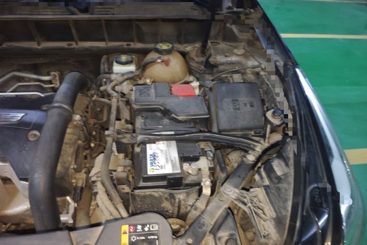 Used Cadillac XT5 2016 25T Tech Edition Engine Bay Left