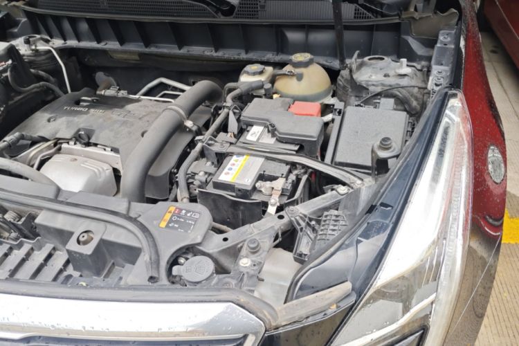 Used Cadillac XT5 2016 28T Four-Wheel Drive Luxury Model Engine Bay Left