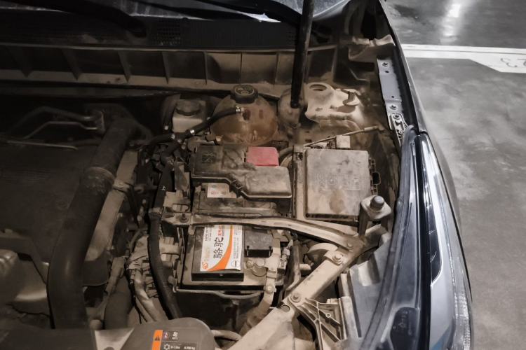 Used Cadillac XT5 2016 25T Luxury Model Engine Bay Left