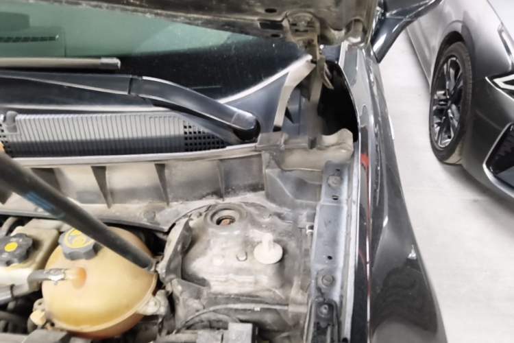 Used Cadillac XT5 2016 25T Luxury Model Engine Bay Left