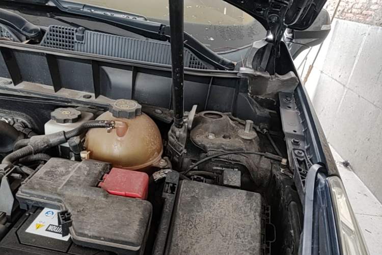 Used Cadillac XT5 2016 28T Four-Wheel Drive Luxury Model Engine Bay Left