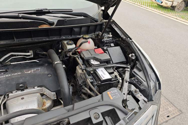 Used Cadillac XT5 2016 25T Tech Edition Engine Bay Left