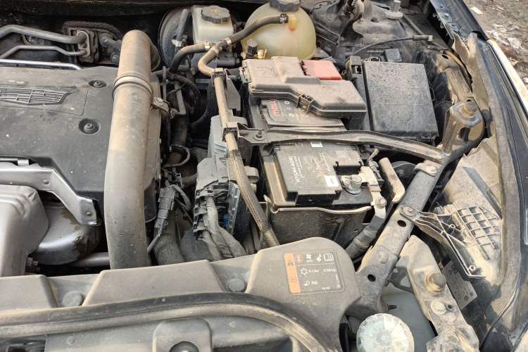 Used Cadillac XT5 2016 28T Four-Wheel Drive Luxury Model Engine Bay Left