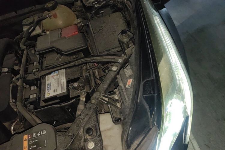Used Cadillac XT5 2016 25T Luxury Model Engine Bay Left