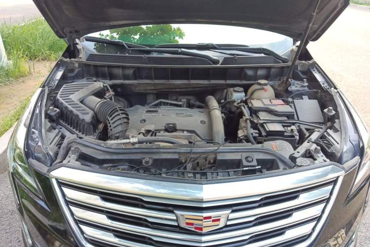 Used Cadillac XT5 2016 25T Luxury Model Engine Bay