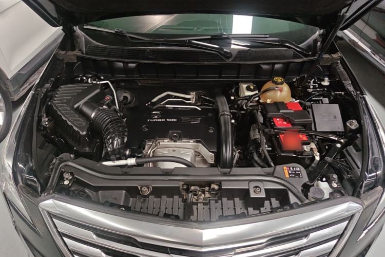 Used Cadillac XT5 2016 25T Tech Edition Engine Bay