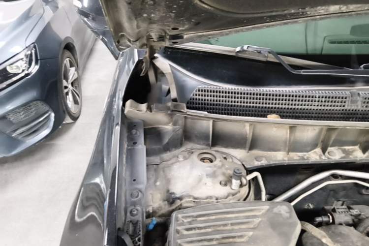 Used Cadillac XT5 2016 25T Luxury Model Engine Bay Right