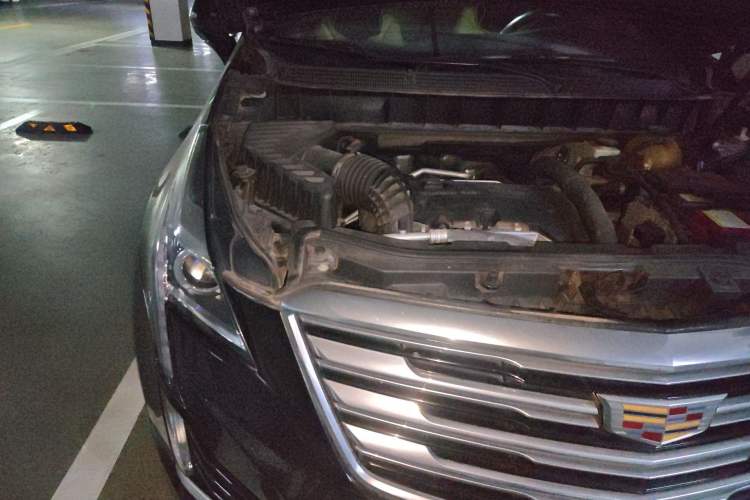 Used Cadillac XT5 2016 28T Four-Wheel Drive Tech Version Engine Bay Right