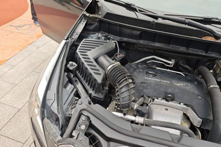 Used Cadillac XT5 2016 25T Tech Edition Engine Bay Right
