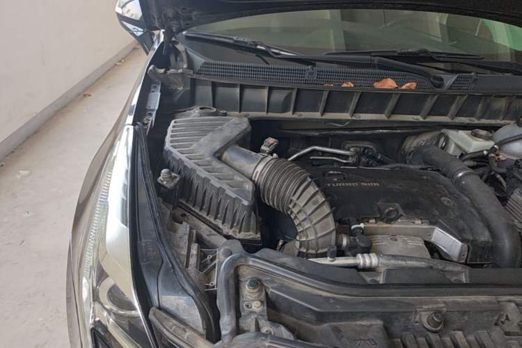 Used Cadillac XT5 2016 25T Luxury Model Engine Bay Right