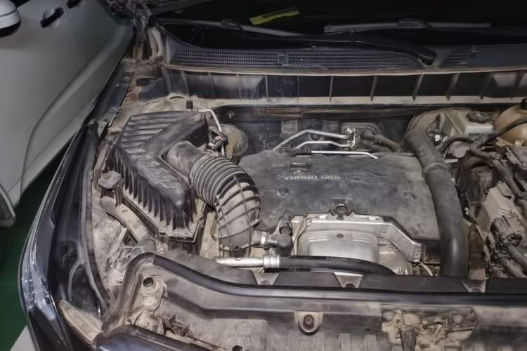 Used Cadillac XT5 2016 25T Luxury Model Engine Bay Right