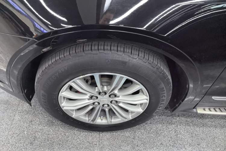Used Cadillac XT5 2016 28T Four-Wheel Drive Luxury Model Exterior 4