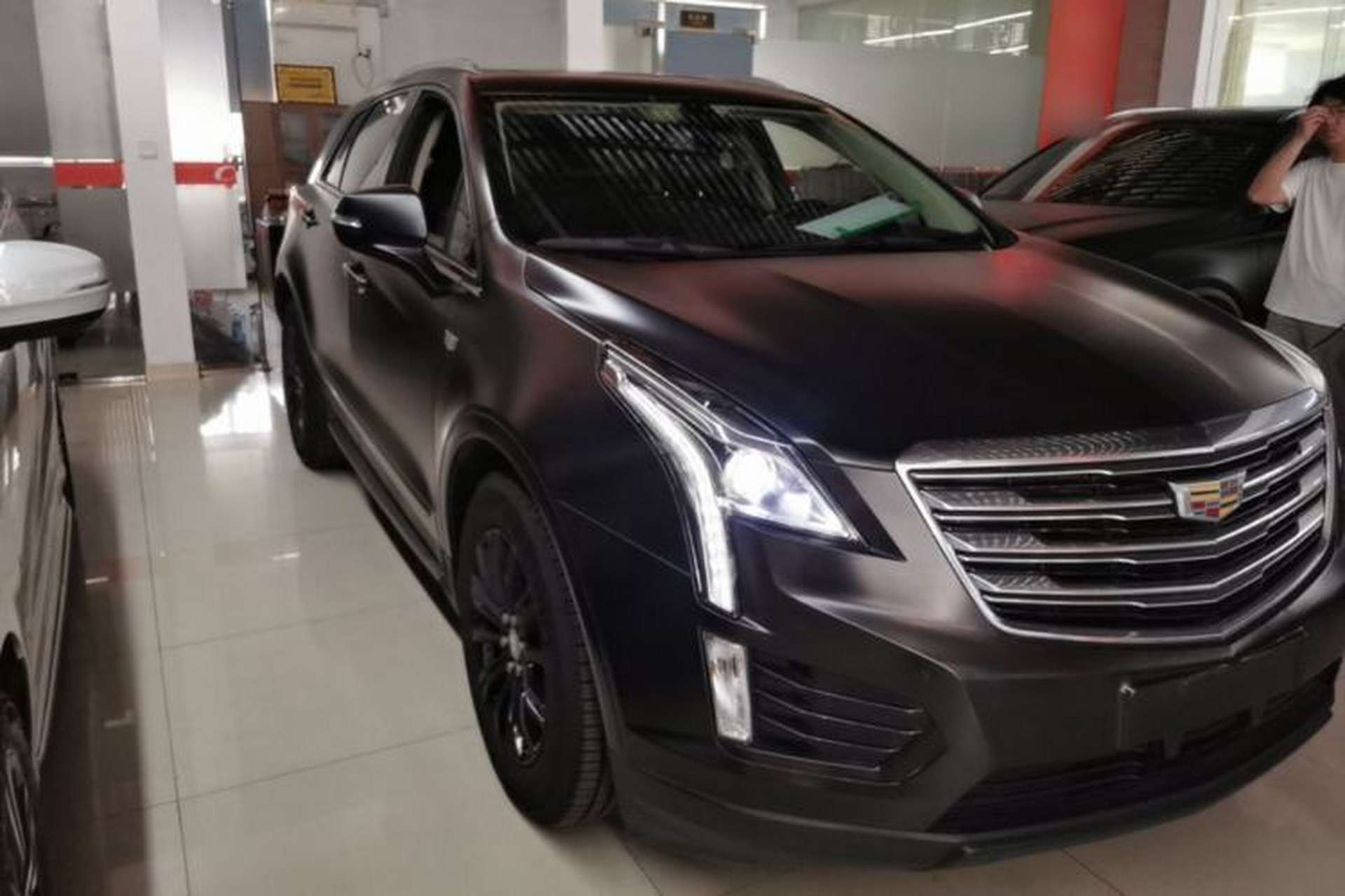 Used Cadillac XT5 2016 25T Luxury Model Front Right 45 Deg