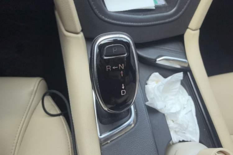 Used Cadillac XT5 2016 28T Four-Wheel Drive Tech Version Gear Lever