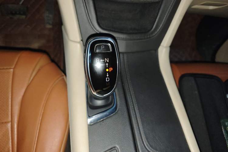 Used Cadillac XT5 2016 25T Tech Edition Gear Lever