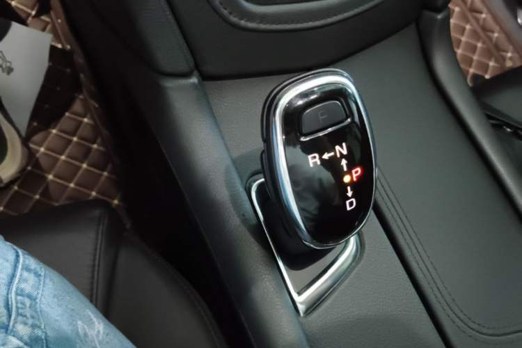 Used Cadillac XT5 2016 25T Luxury Model Gear Lever