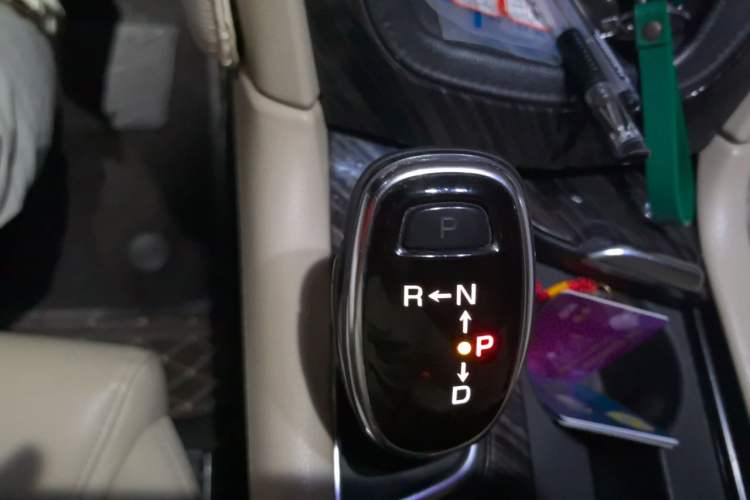 Used Cadillac XT5 2016 25T Tech Edition Gear Lever