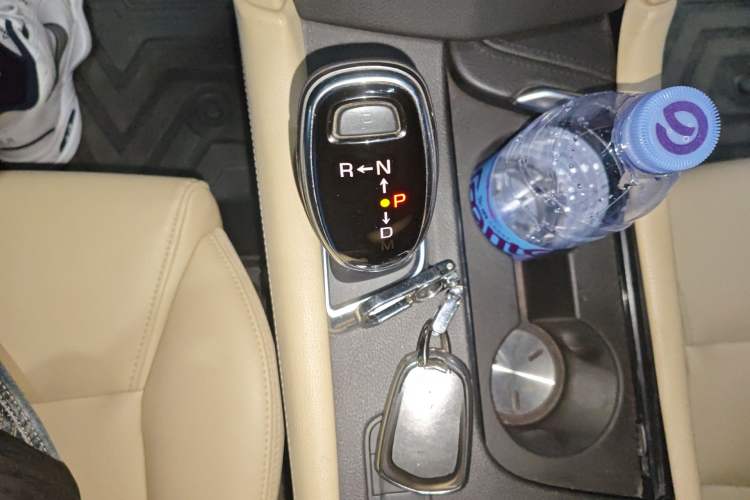 Used Cadillac XT5 2016 28T Four-Wheel Drive Tech Version Gear Lever