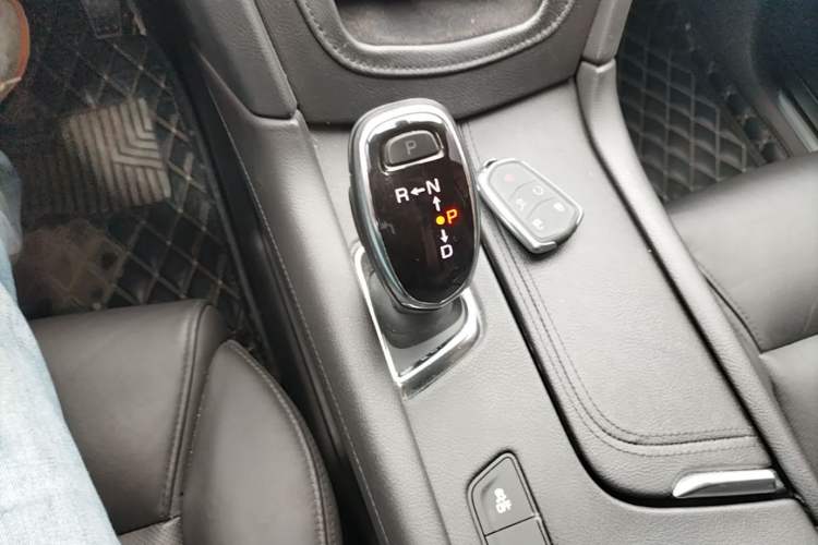Used Cadillac XT5 2016 25T Luxury Model Gear Lever
