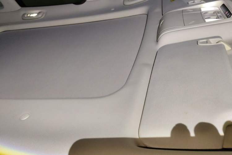 Used Cadillac XT5 2016 25T Luxury Model Headliner