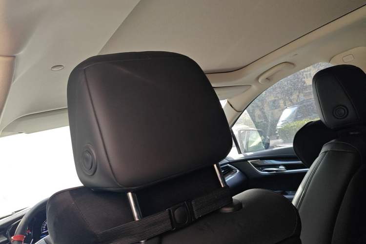 Used Cadillac XT5 2016 25T Luxury Model Headliner