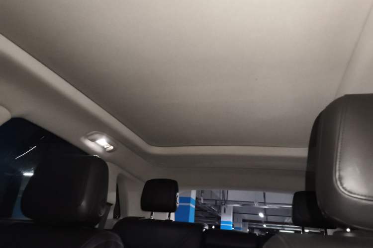 Used Cadillac XT5 2016 25T Luxury Model Headliner