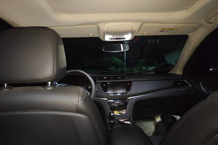 Used Cadillac XT5 2016 25T Luxury Model Headliner