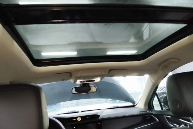 Used Cadillac XT5 2016 25T Luxury Model Headliner
