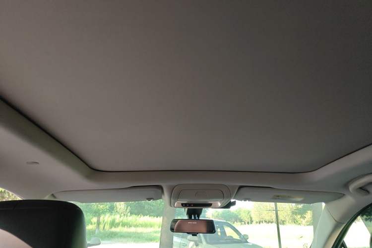 Used Cadillac XT5 2016 28T Four-Wheel Drive Luxury Model Headliner