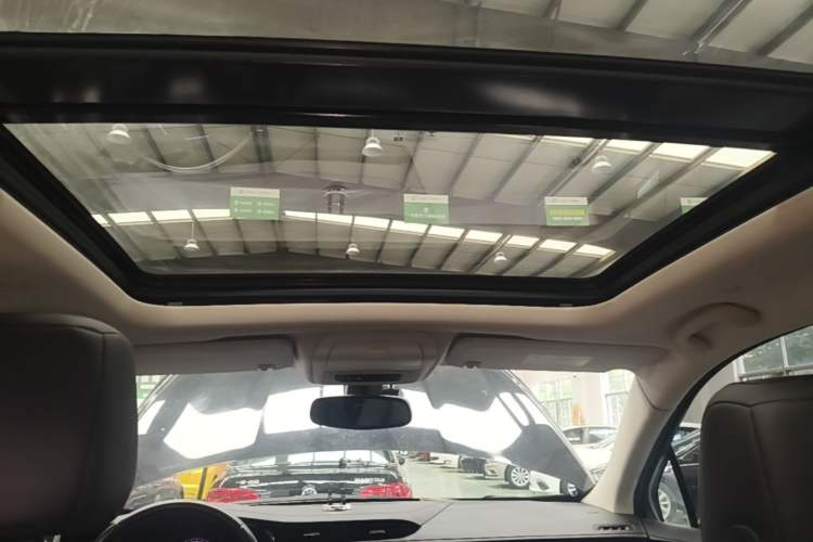 Used Cadillac XT5 2016 28T Four-Wheel Drive Luxury Model Headliner