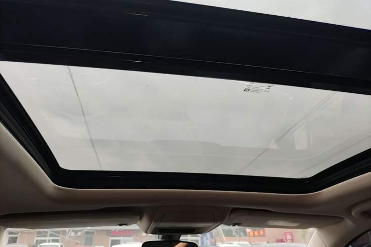 Used Cadillac XT5 2016 25T Luxury Model Headliner