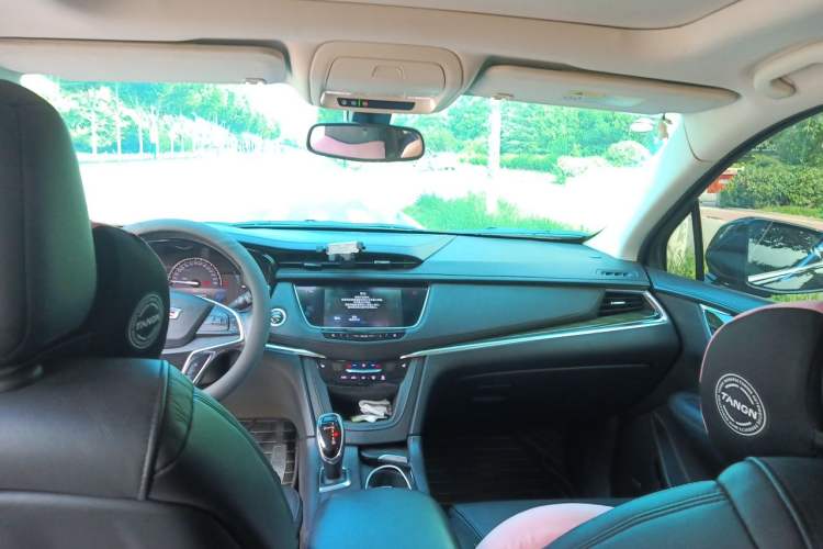 Used Cadillac XT5 2016 25T Luxury Model Headliner