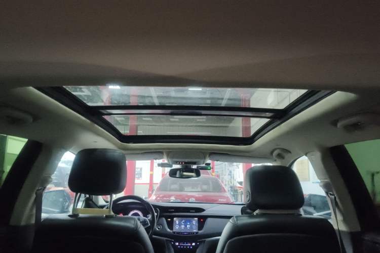 Used Cadillac XT5 2016 25T Luxury Model Headliner
