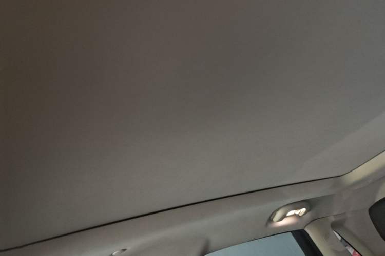 Used Cadillac XT5 2016 25T Luxury Model Headliner