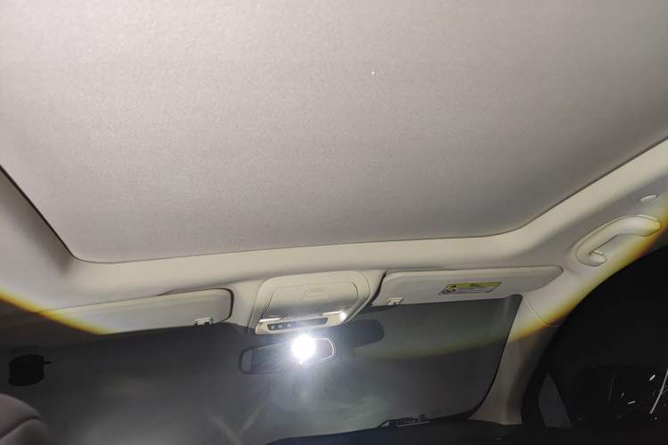 Used Cadillac XT5 2016 25T Luxury Model Headliner