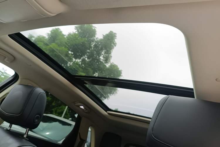 Used Cadillac XT5 2016 25T Luxury Model Headliner