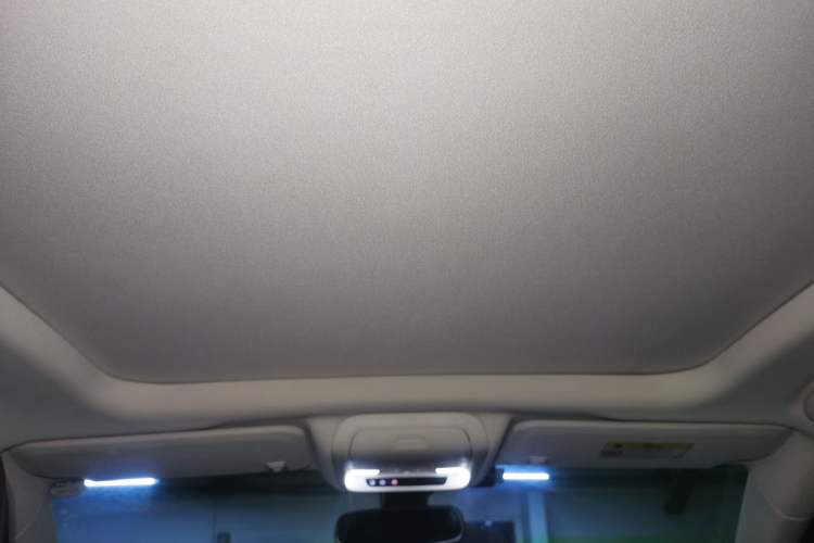 Used Cadillac XT5 2016 25T Luxury Model Headliner