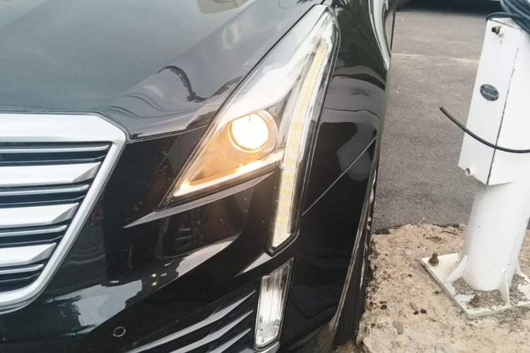 Used Cadillac XT5 2016 25T Luxury Model Left Front Headlight