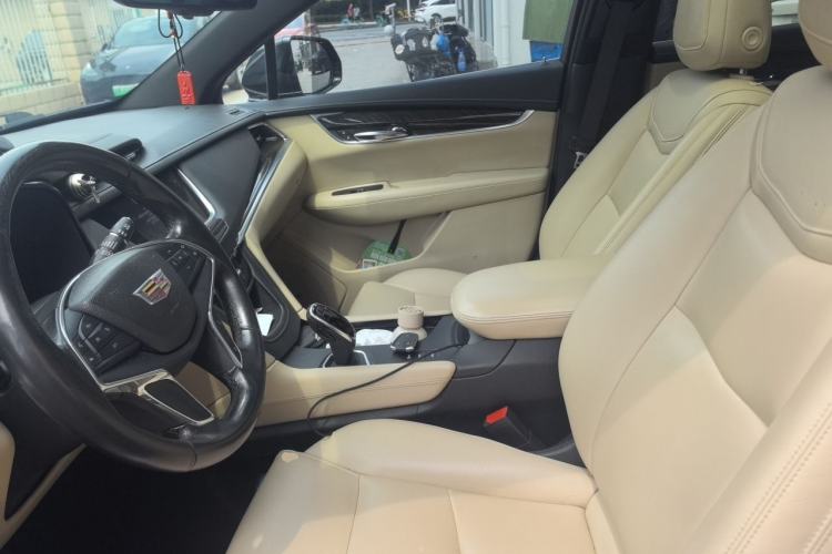 Used Cadillac XT5 2016 28T Four-Wheel Drive Tech Version Left Front Seat